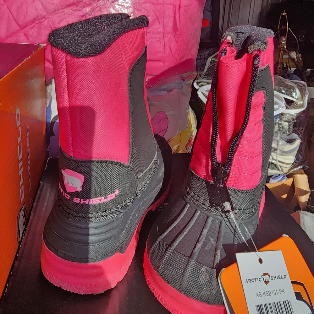Artic shield snow boots